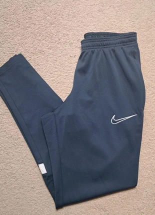 Jogging Nike Vintage Brodé S, marque: Nike, état: Très bon état, taille: S, 25,00 €, 26,95 € Protection acheteurs (Pro) incluse