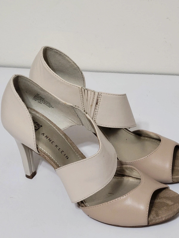 Anne Klein Woman s Size 8 High Heel Shoes