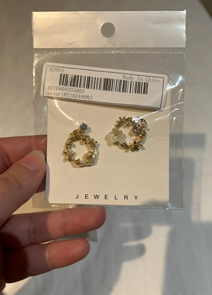Gold Floral Earrings, brand: Jewerly, condition: New with tags, £5.00, £5.95 includes Buyer Protection