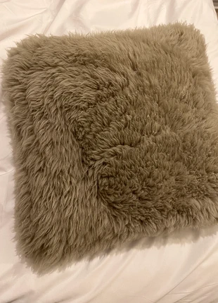 Fluffy cushion , brand: Homesense, condition: Very good, £35.00, £37.45 includes Buyer Protection