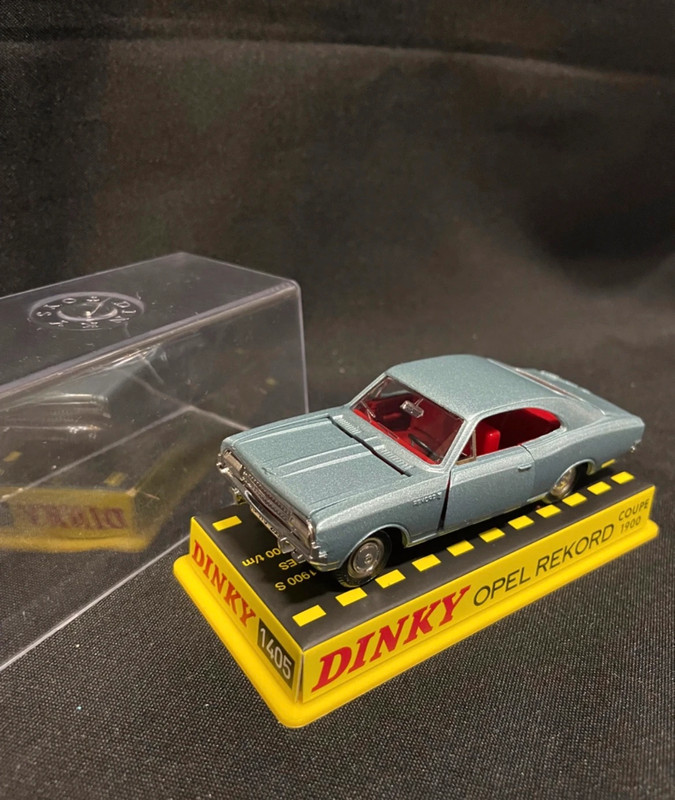 Dinky Toys 1405 - Opel Rekord Coupe 1900