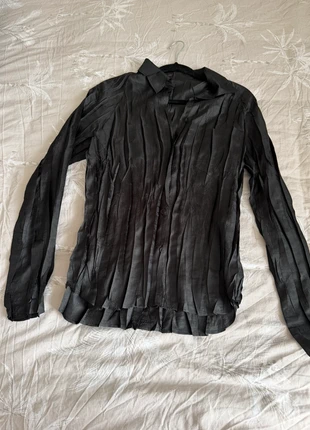 Zwarte blouse Pleats Please by Issey Miyake, merk: Pleats Please Issey Miyake, staat: Heel goed, maat: S / 36 / 8, € 150,00, € 158,20 inclusief Kopersbescherming