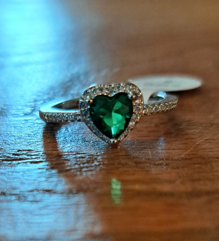 Silver and green rhinestone heart ring size 8 1