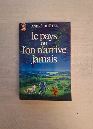 Livre Le pays où l'on arrive jamais- André Dhôtel - bon état, condizioni: Buone, €1.00, €1.75 include la Protezione acquisti