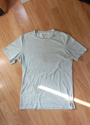 T-shirt cinzenta e respirável da Nyamba, brand: Nyamba, condizioni: Ottime, taglia: S, €1.00, €1.75 include la Protezione acquisti