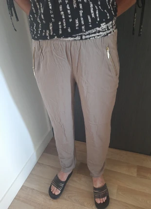 Pantalon taupe , zustand: Sehr gut, größe: M / 38 / 10, 3,00 €, 3,85 € inklusive Vinted-Käuferschutz