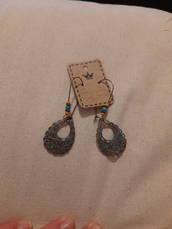 Boucle d oreille pendante 7 cm environ neuve  doré vieilli perles orange et turquoise et o 1