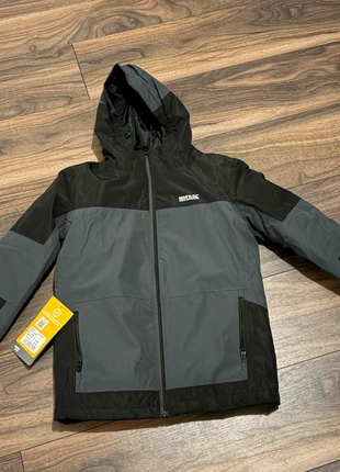 Regatta rain jacket size 13, brand: Regatta, condition: New with tags, size: 13 years / 158 cm, €15.00, €16.45 includes Buyer Protection