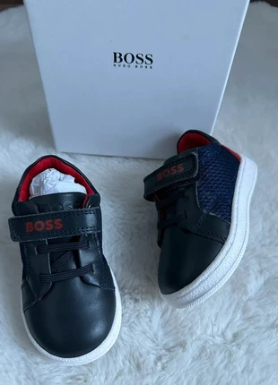 Belle paire de baskets Hugo Boss t19, marque: Hugo Boss, état: Neuf sans étiquette, taille: 19, 49,00 €, 52,15 € Protection acheteurs incluse