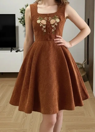 Robe vintage marron sans manches à fleurs brodées style rétro chic Taille S, marke: VelvaChic Studio, zustand: Sehr gut, größe: S / 36 / 8, 39,90 €, 42,60 € beinhaltet Vinted-Käuferschutz Pro