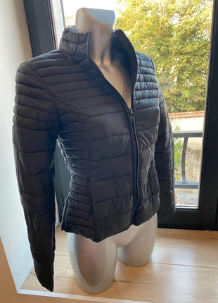 Doudoune fine noir, marque: Lefties, état: Très bon état, taille: S / 36 / 8, 5,00 €, 5,95 € Protection acheteurs incluse