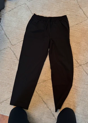 Lululemon Tapered-leg mid rise pants Black, brand: Lululemon, condizioni: Nuovo senza cartellino, taglia: S / IT 40 / EU 36, €45.00, €47.95 include la Protezione acquisti