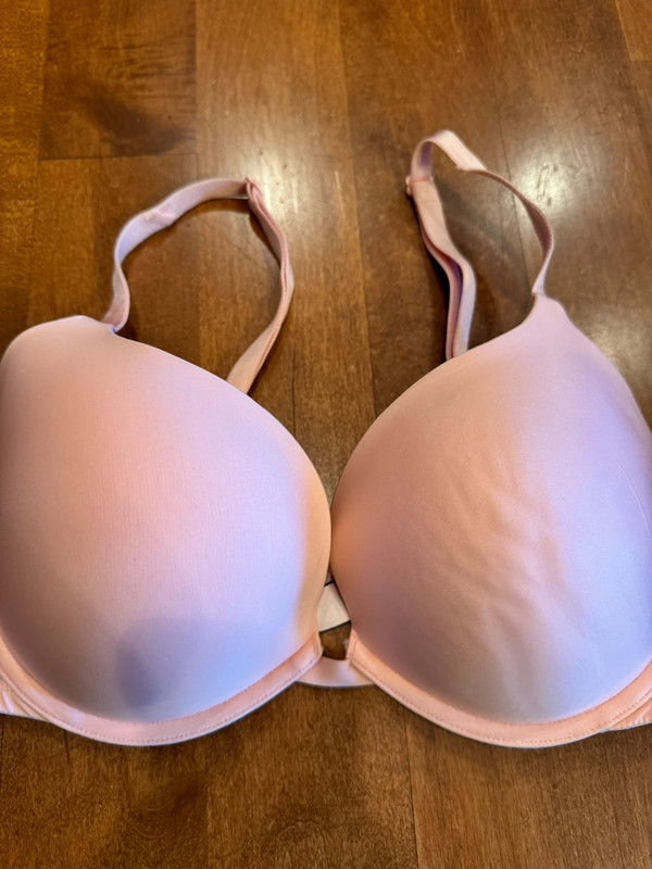 Woman’s Victoria’s Secret push-up bra 2