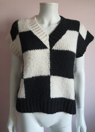 Pull ASO Mercredi Addams, marke: Zara, zustand: Sehr gut, größe: XS / 34 / 6, 30,00 €, 32,20 € inklusive Vinted-Käuferschutz