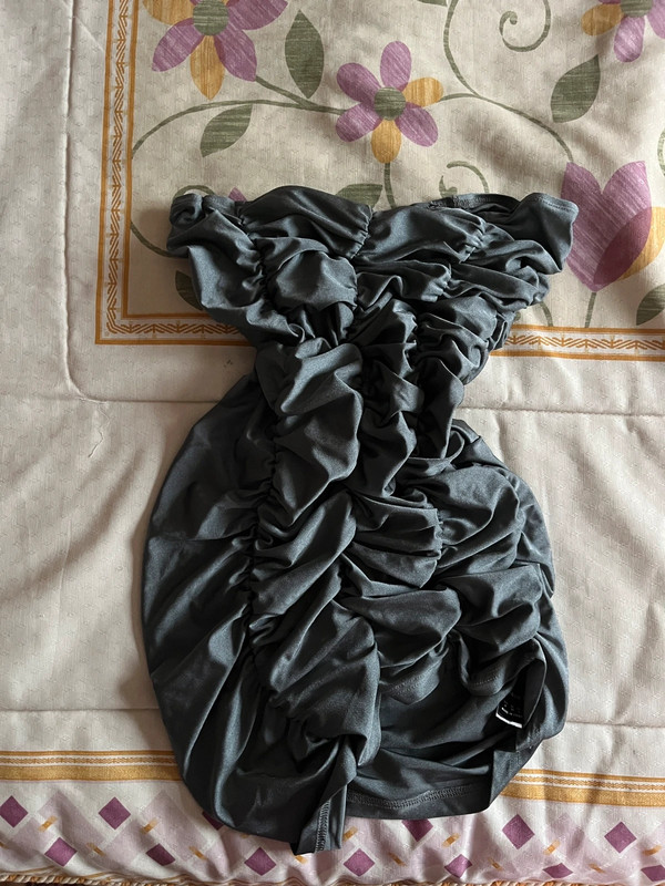 Vestido corto gris azulado con fruncido 2