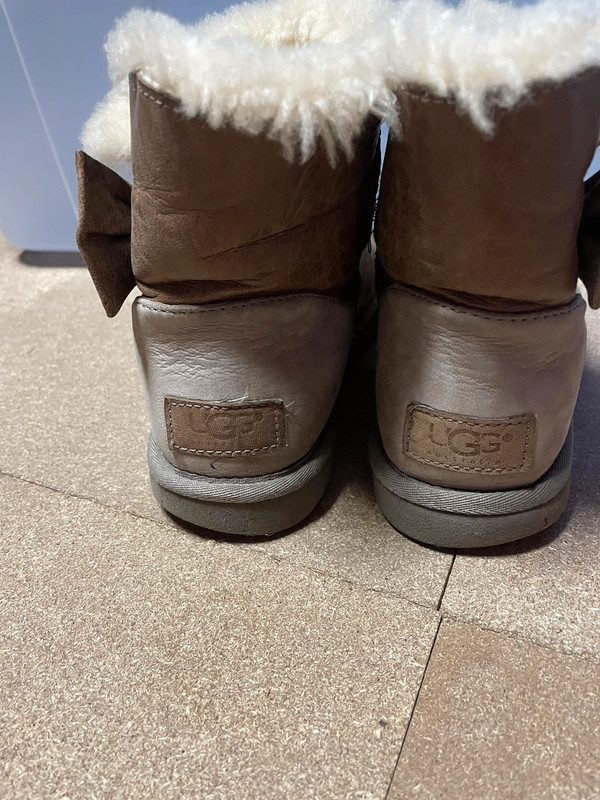 Ugg boots tan with on sale bows