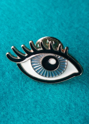 Pretty Eye, Eyelashes Enamel Pin with golden backing, brand: EYE, condition: Very good, €2.50, €3.33 includes Buyer Protection