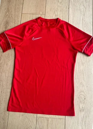 t-shirt nike de sport rouge, marque: Nike, état: Très bon état, taille: S, 9,50 €, 10,68 € Protection acheteurs incluse