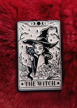 Broche pin's sorcière et son chat, marke: Killstar, zustand: Neu, 8,00 €, 9,10 € beinhaltet Vinted-Käuferschutz Pro