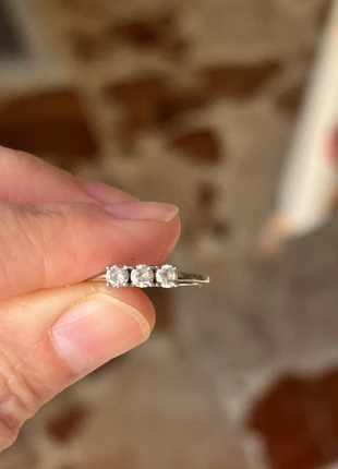 Anello Trilogy Argento 925 con Zirconi - misura 17. Una Griffe mancante pietra al centro, zustand: Sehr gut, größe: 53.1 mm / 16.9 mm Ø, 9,00 €, 10,15 € inklusive Vinted-Käuferschutz