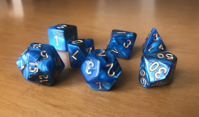 Set di 7 Dadi Blu marmorizzato + sacchetto gratis / 7 Dice Set Marbled Blue + free bag 2