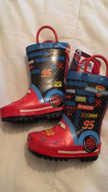 bottes de pluies Cars neuves taille 19 Vinted