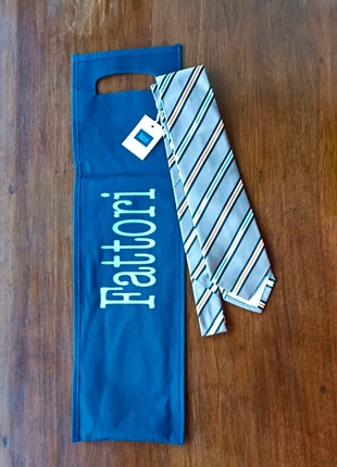 Cravatta Fattori nuova in seta con cartellino e confezione , marke: fattori, zustand: Neu, mit Etikett, 5,00 €, 5,95 € inklusive Vinted-Käuferschutz