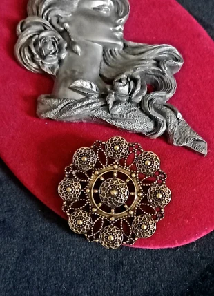 Broche ronde art déco ajourée couleur bronze, marque: Vintage Chic, état: Très bon état, 8,90 €, 10,05 € Protection acheteurs (Pro) incluse