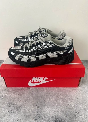 Baskets Nike P6000 neuf argenté noir grises taille 41, marque: Nike, état: Neuf avec étiquette, taille: 41, 60,00 €, 63,70 € Protection acheteurs incluse