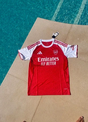 Arsenal 25/26 home, marca: adidas, estado: Novo sem etiquetas, tamanho: M, €15.00, €16.45 inclui Proteção do Comprador