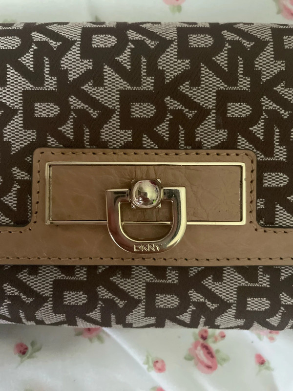 Vintage DKNY wallet 3