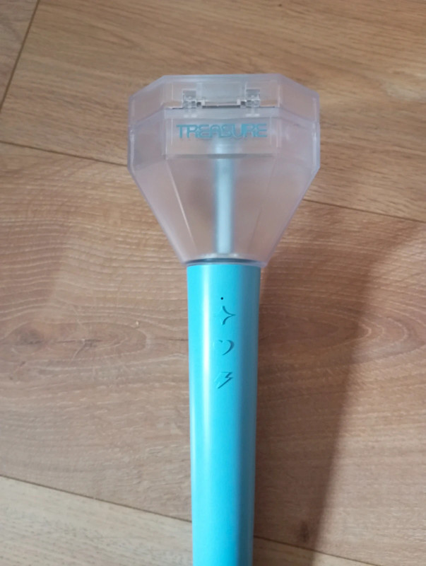 Treasure official light stick