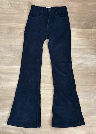 Corduroy flared jeans, marque: Pull & Bear, état: Bon état, taille: S / 36 / 8, 5,00 €, 5,95 € Protection acheteurs incluse