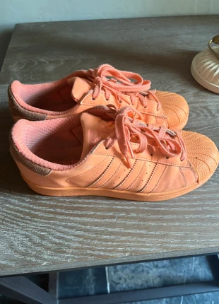 super star édition réfléchissante, marque: adidas, état: Très bon état, taille: 39, 20,00 €, 21,70 € Protection acheteurs incluse