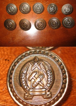 Bottoni - falce e martello – di metallo, marque: Buttons, état: Très bon état, 18,00 €, 19,60 € Protection acheteurs incluse