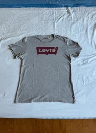 Maglietta Grigia Levis, brand: Levi's, condizioni: Nuovo senza cartellino, taglia: M, €2.50, €3.33 include la Protezione acquisti