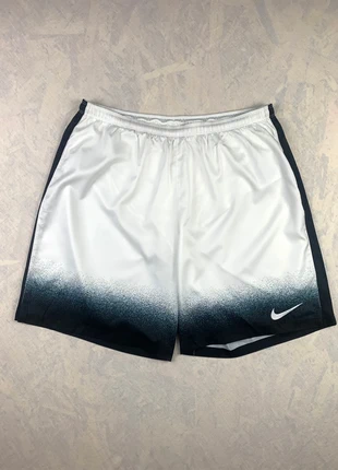 Short Nike Dri-Fit blanc noir dégradé XL, marke: Nike, zustand: Sehr gut, größe: XL, 17,00 €, 18,55 € inklusive Vinted-Käuferschutz