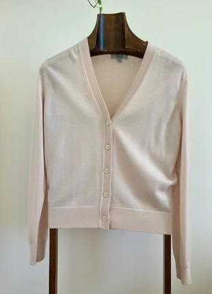 COS 100% Wool Cardigan – Light Pink/Beige Pink – Size XS – New Without Tags, marca: COS, estado: Novo sem etiquetas, tamanho: XS / 34 / 6, €45.00, €47.95 inclui Proteção do Comprador