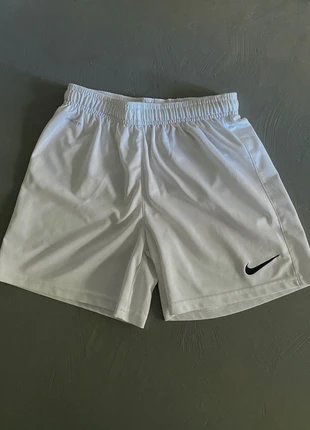 Pantaloncini Nike Dri-Fit bianchi, brand: Nike, condizioni: Ottime, taglia: M, €10.00, €11.20 include la Protezione acquisti