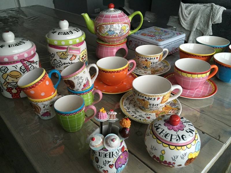 afschaffen Volwassen Hoeveelheid van ZGAN! Compleet 26-delig Blond Amsterdam thee servies van de serie Even  Bijkletsen - Vinted
