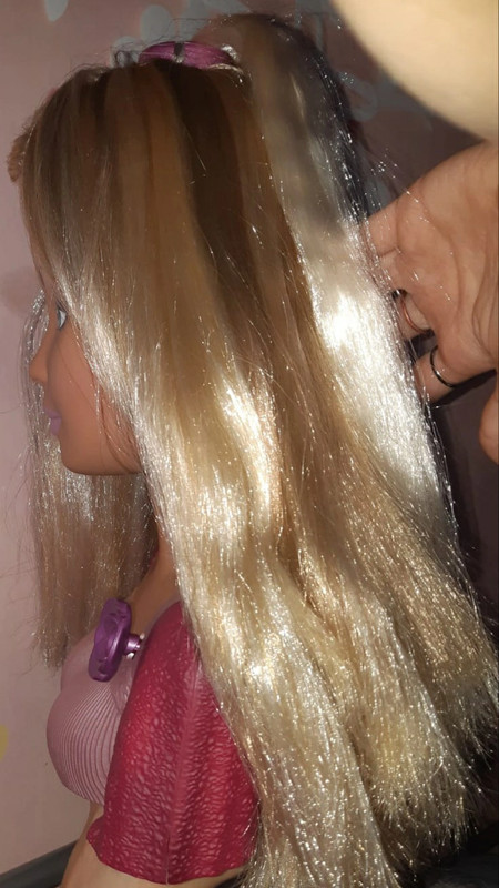 Tête à coiffer Barbie avec accessoires.