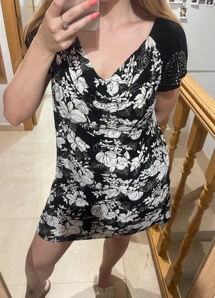 Vestido flores blanco y negro, marque: Local, état: Très bon état, taille: Taille unique, 8,00 €, 9,10 € Protection acheteurs incluse