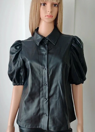 Camisa efecto cuero negra con mangas abullonadas – estilo moderno, elegante y tendencia, marque: Vila, état: Neuf avec étiquette, taille: M / 38 / 10, 18,00 €, 19,60 € Protection acheteurs incluse