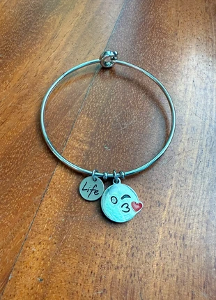 Bracciale Kidult in acciaio con ciondolo emoji, marca: Kidult, estado: Nuevo sin etiquetas, 12,00 €, 13,30 € Protección al comprador incluida