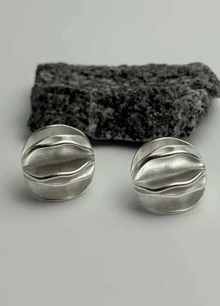 Boucle d’oreille fleurie en argent 925 mat, ajustable earrings, mode élégance argenté, marque: Argent, état: Très bon état, 12,00 €, 13,30 € Protection acheteurs (Pro) incluse