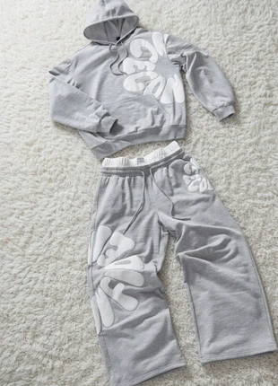 Ensemble jogging gris à motifs blanc y2k, merk: y2k, staat: Heel goed, maat: L, € 70,00, € 74,20 inclusief Kopersbescherming