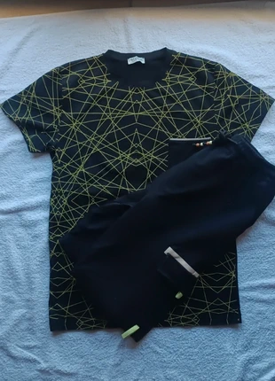 Completo sportivo People T-shirt + pantaloni – Taglia M, brand: People, condizioni: Nuovo senza cartellino, taglia: M, €20.00, €21.70 include la Protezione acquisti