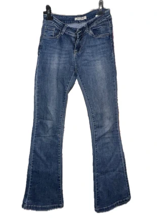 jeans a zampa vita bassa, brand: Vintage Dressing, condizioni: Ottime, taglia: S / IT 40 / EU 36, €10.00, €11.20 include la Protezione acquisti