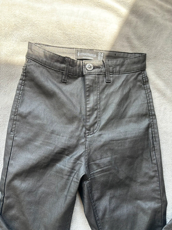 Czarne „skórzane” jeansy (legginsowate) 2