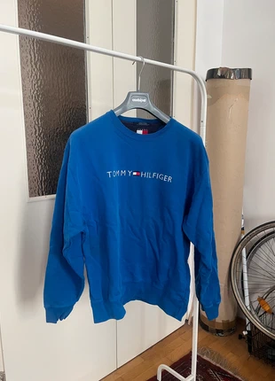 Tommy Hilfiger Blue Crewneck Size M, marke: Tommy Hilfiger, zustand: Gut, größe: M, 9,50 €, 10,68 € inklusive Vinted-Käuferschutz